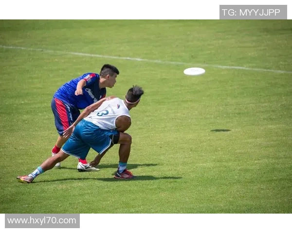 成都飞盘队与北京飞盘队赛后复盘探讨团队协作的成功与不足之处