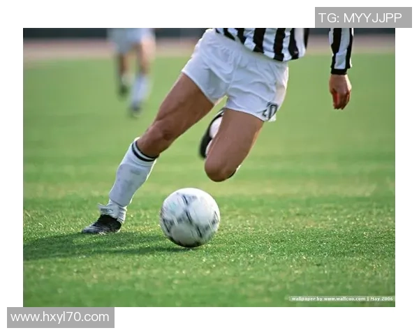 紧身足球上衣的时尚魅力与运动性能完美结合的全新体验 紧身足球上衣的时尚魅力与运动性能完美结合的全新体验