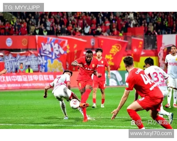 足球运动员在比赛间隙小便的趣味瞬间与背后的故事揭秘