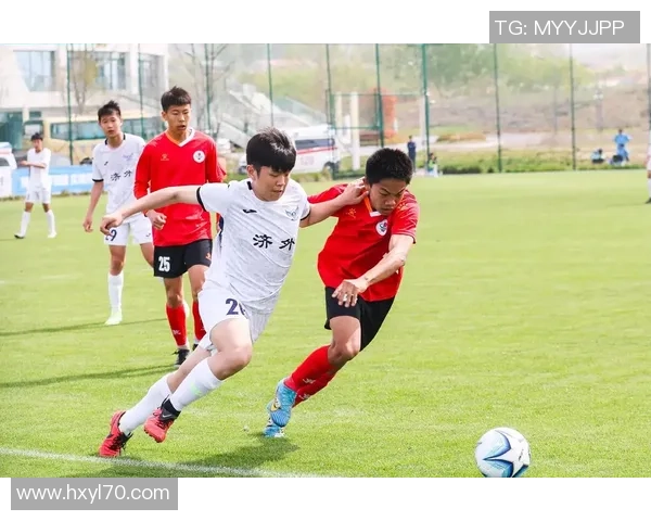 足球服12号的传奇故事与球场背后的激情与梦想